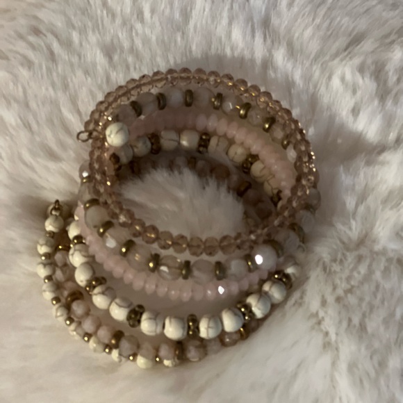 Beautiful pink and white bracelet - Picture 4 of 5